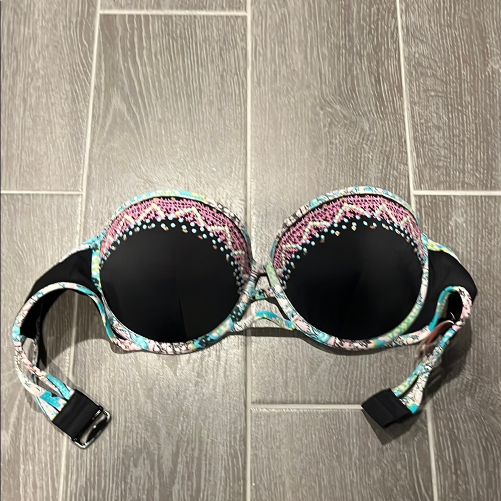 Victoria Secret bathing suit top 
Size 36 c